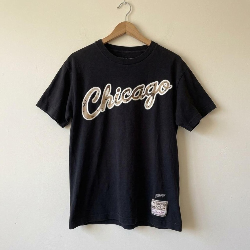 Mitchell & Ness Chicago T Shirt Mens Medium Black Hardwood Classics Y2K Graphic